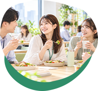 昼休憩をする女性
